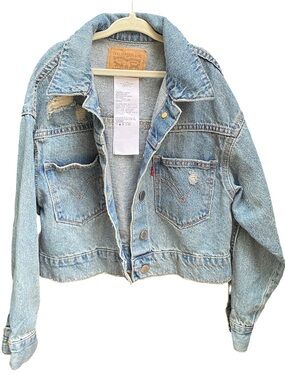 Girls’ Levi’s medium wash distressed denim jean jacket size small 8-10 years